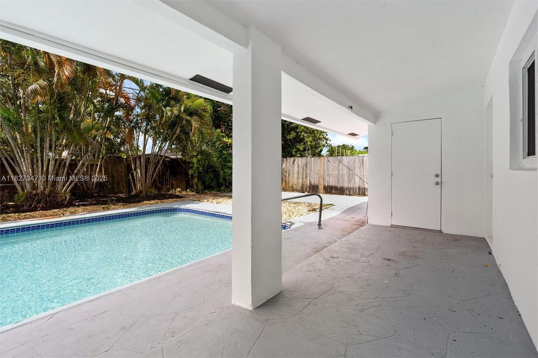 Недавно продано: $490,000 (3 спален, 2 ванн, 916 Квадратных фут)