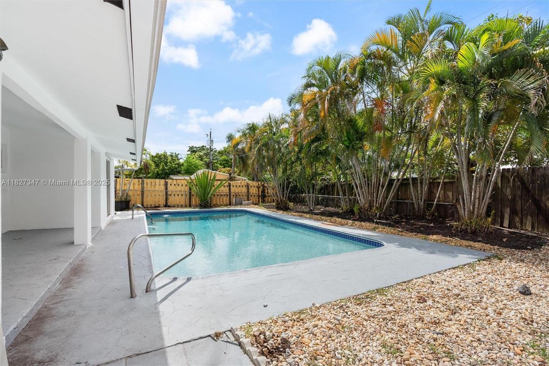 Недавно продано: $490,000 (3 спален, 2 ванн, 916 Квадратных фут)