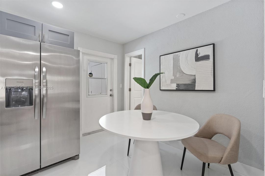 Недавно продано: $490,000 (3 спален, 2 ванн, 916 Квадратных фут)