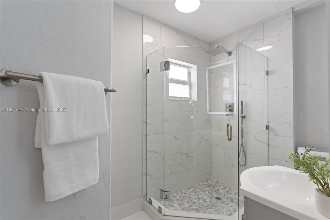 Недавно продано: $490,000 (3 спален, 2 ванн, 916 Квадратных фут)