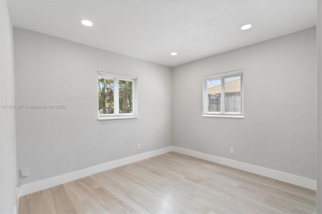 Недавно продано: $490,000 (3 спален, 2 ванн, 916 Квадратных фут)