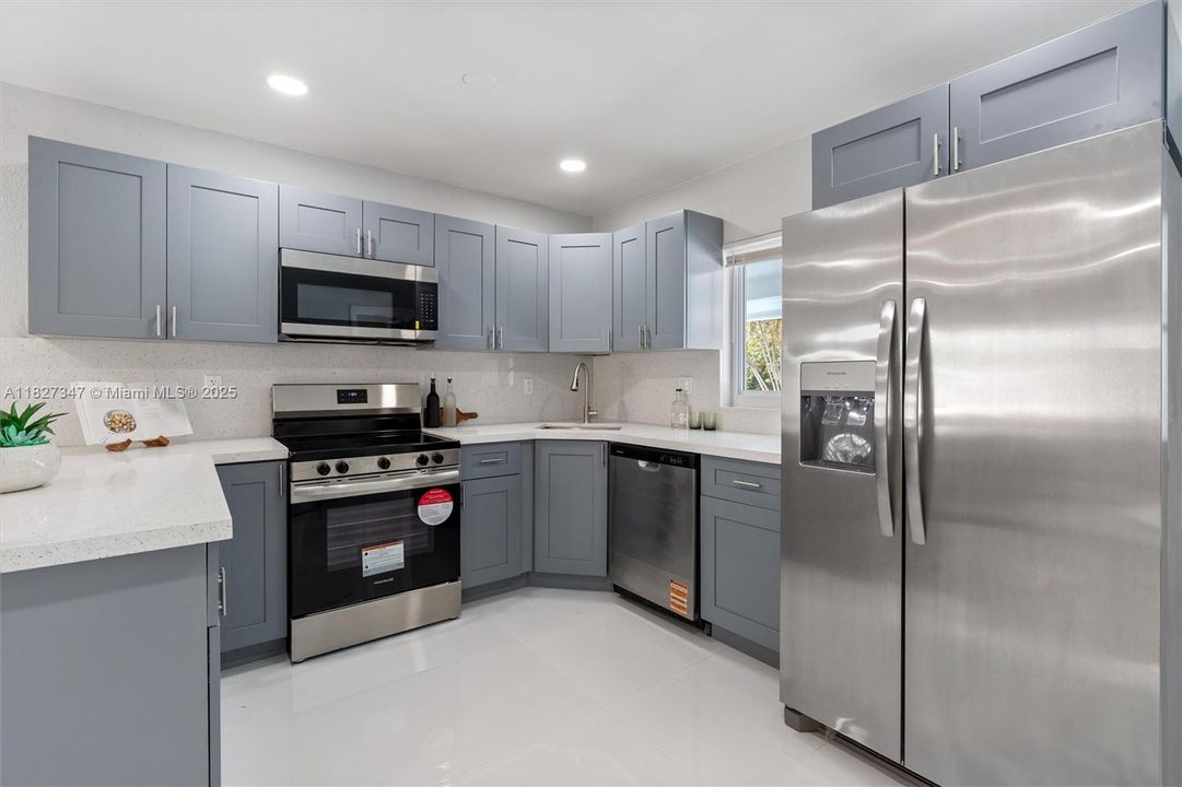 Недавно продано: $490,000 (3 спален, 2 ванн, 916 Квадратных фут)