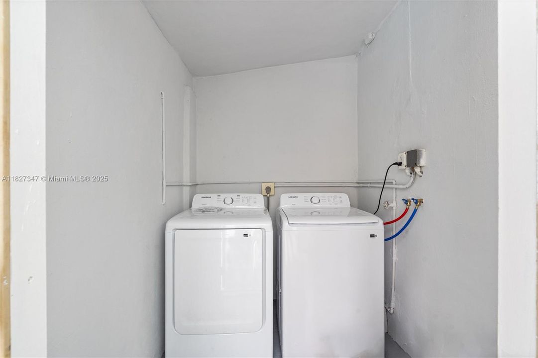 Недавно продано: $490,000 (3 спален, 2 ванн, 916 Квадратных фут)