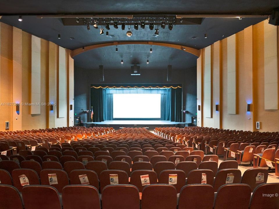 待售: $87,000 (1 贝兹, 1 浴室, 703 平方英尺)