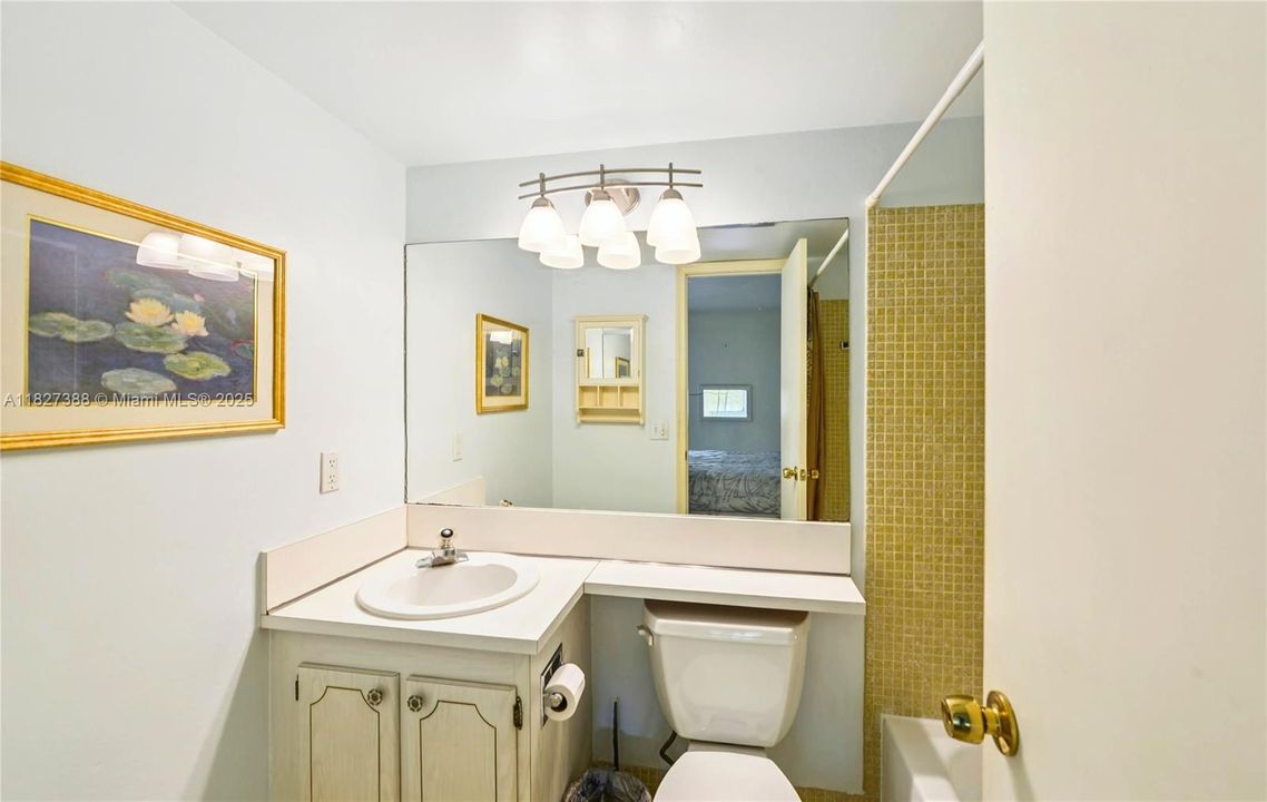 待售: $87,000 (1 贝兹, 1 浴室, 703 平方英尺)