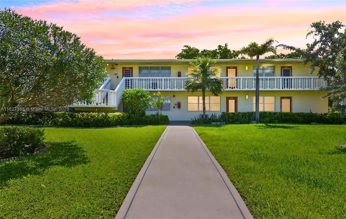 待售: $87,000 (1 贝兹, 1 浴室, 703 平方英尺)