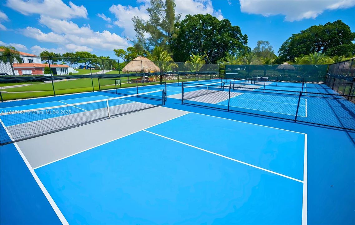 待售: $87,000 (1 贝兹, 1 浴室, 703 平方英尺)