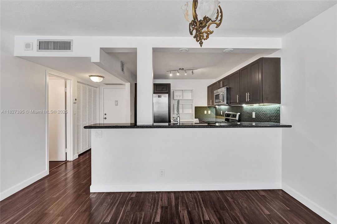 Recently Sold: $225,000 (1 beds, 1 baths, 1138 Square Feet)