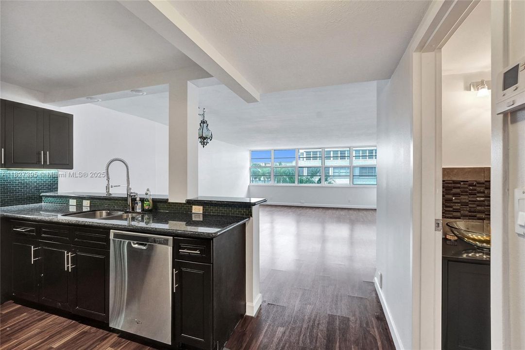 Recently Sold: $225,000 (1 beds, 1 baths, 1138 Square Feet)