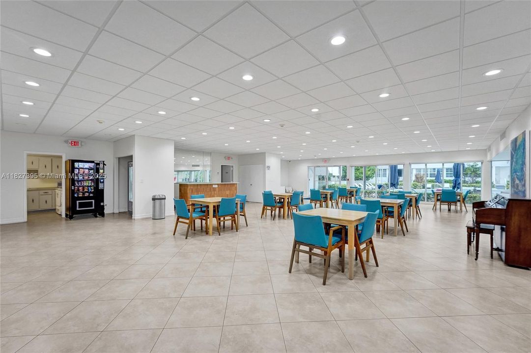 Recently Sold: $225,000 (1 beds, 1 baths, 1138 Square Feet)