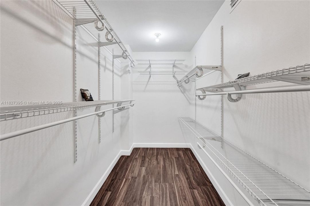 Recently Sold: $225,000 (1 beds, 1 baths, 1138 Square Feet)