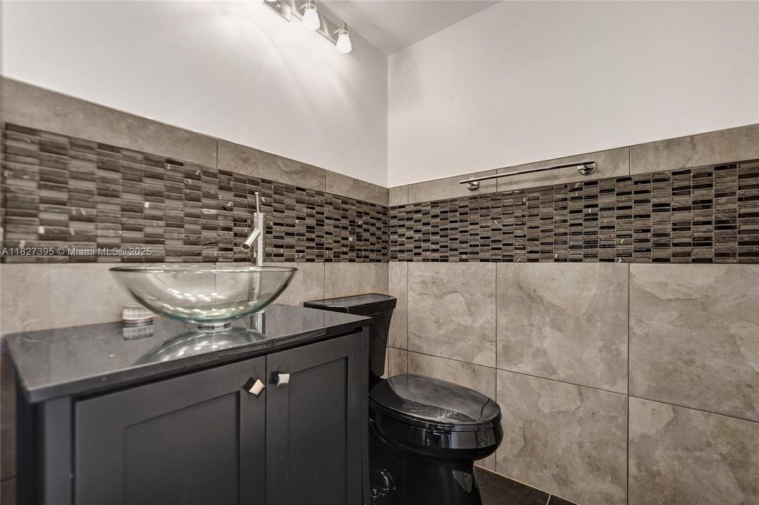 Recently Sold: $225,000 (1 beds, 1 baths, 1138 Square Feet)