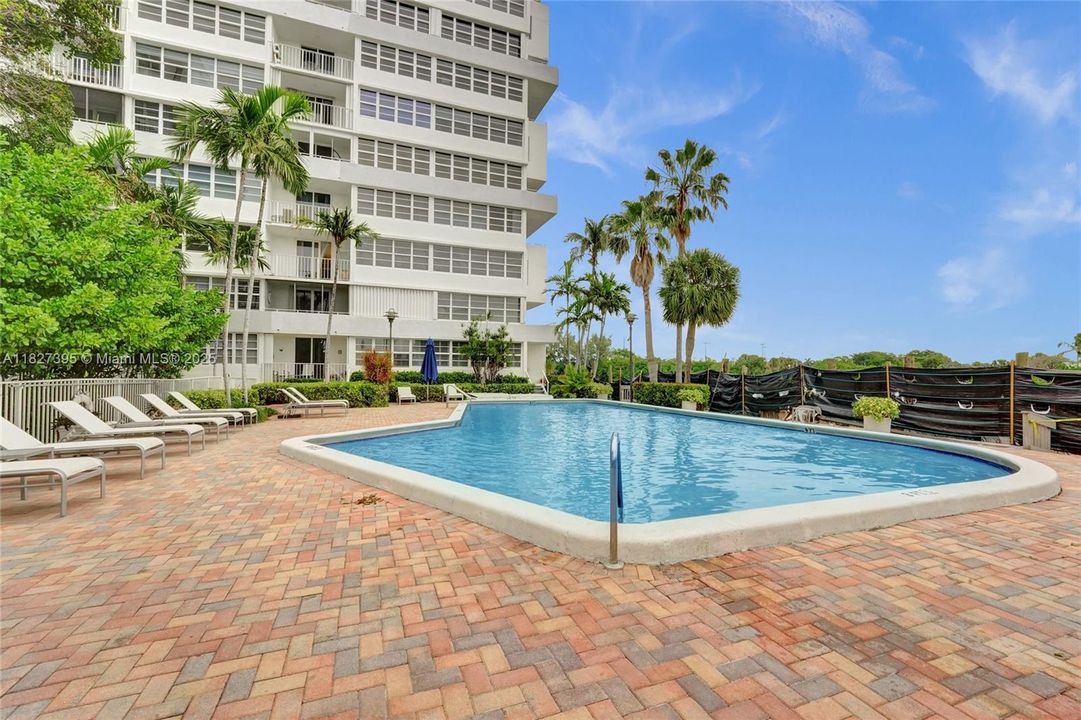 Recently Sold: $225,000 (1 beds, 1 baths, 1138 Square Feet)