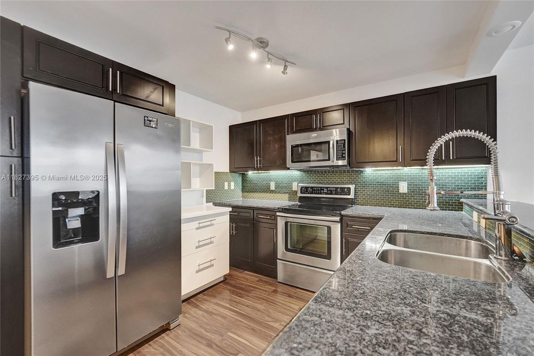 Recently Sold: $225,000 (1 beds, 1 baths, 1138 Square Feet)