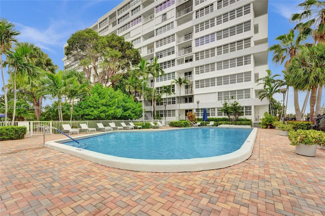 Recently Sold: $225,000 (1 beds, 1 baths, 1138 Square Feet)