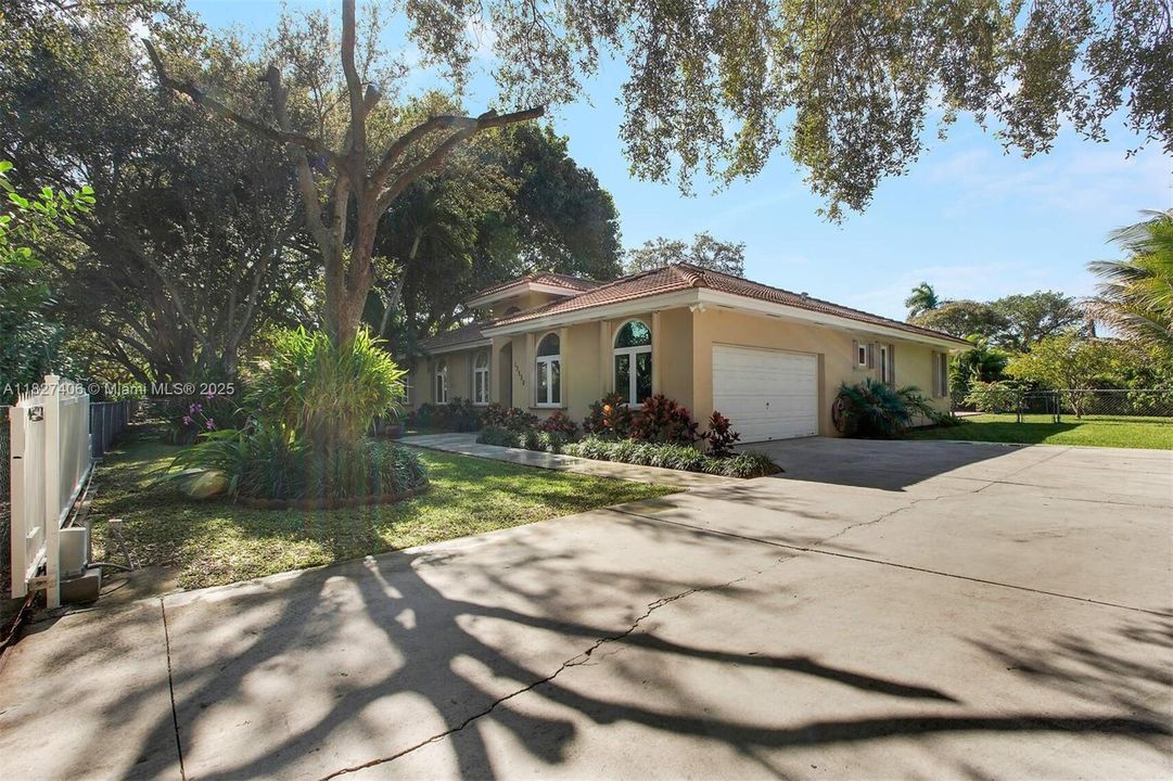 En Renta: $10,000 (4 camas, 2 baños, 2783 Pies cuadrados)