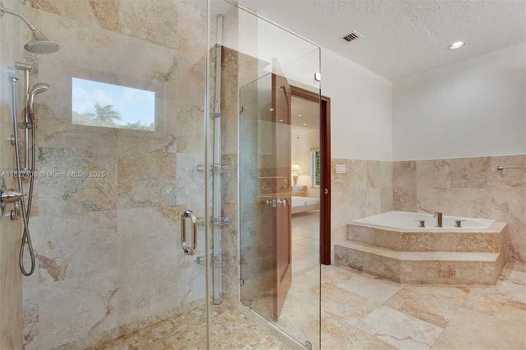 En Renta: $10,000 (4 camas, 2 baños, 2783 Pies cuadrados)