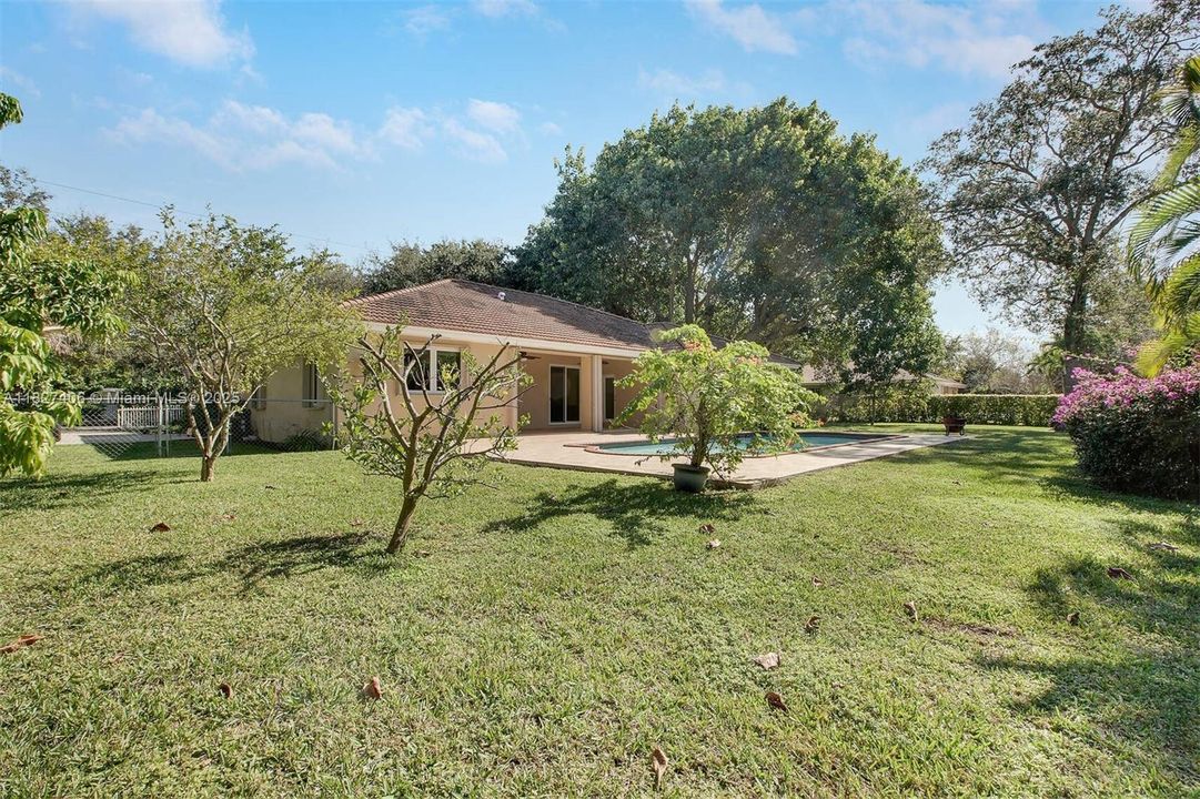 En Renta: $10,000 (4 camas, 2 baños, 2783 Pies cuadrados)