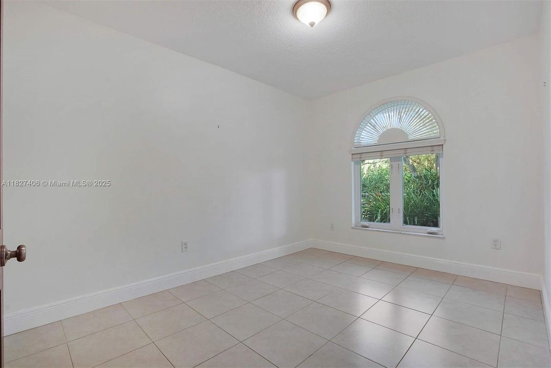 En Renta: $10,000 (4 camas, 2 baños, 2783 Pies cuadrados)