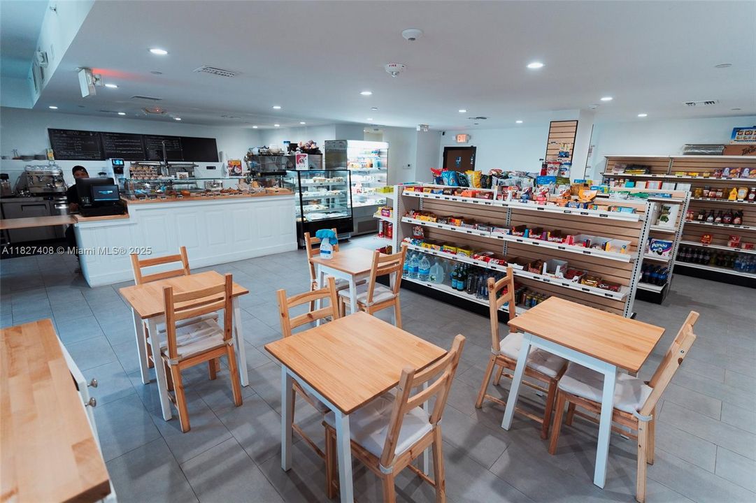 Recently Sold: $350,000 (2 beds, 2 baths, 1181 Square Feet)