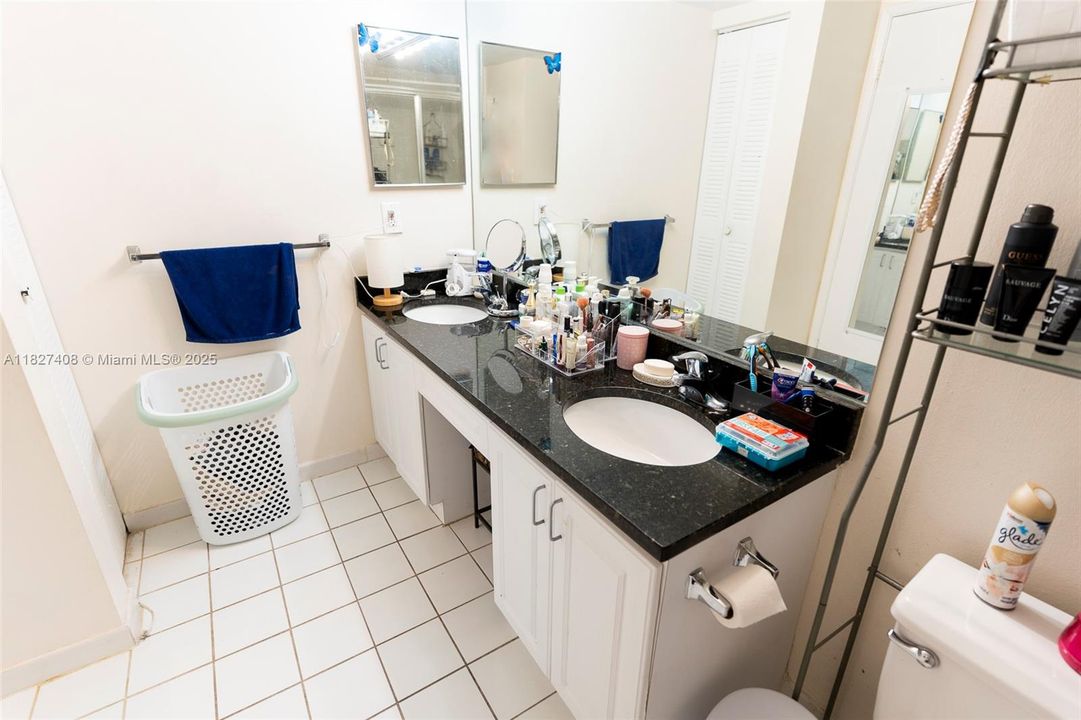 Recently Sold: $350,000 (2 beds, 2 baths, 1181 Square Feet)