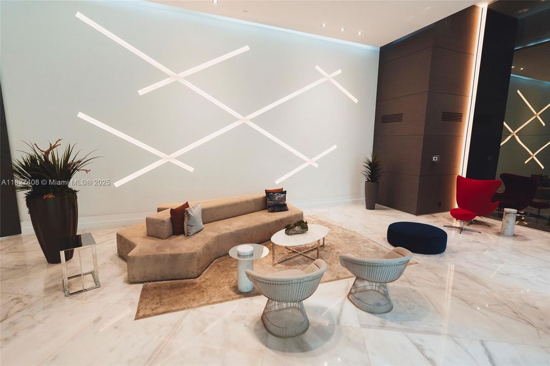 Recently Sold: $350,000 (2 beds, 2 baths, 1181 Square Feet)