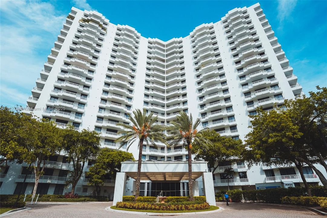 Recently Sold: $350,000 (2 beds, 2 baths, 1181 Square Feet)