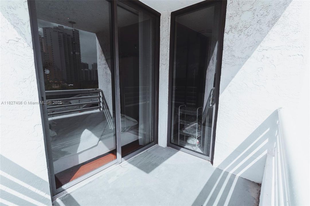 Recently Sold: $350,000 (2 beds, 2 baths, 1181 Square Feet)