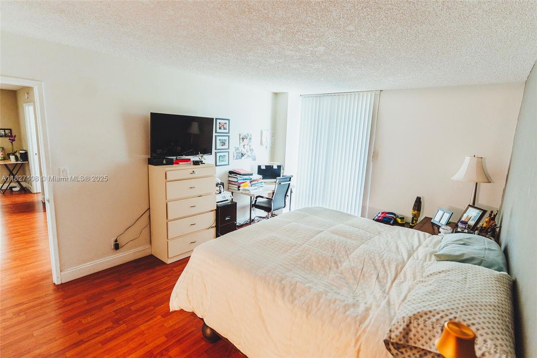 Recently Sold: $350,000 (2 beds, 2 baths, 1181 Square Feet)