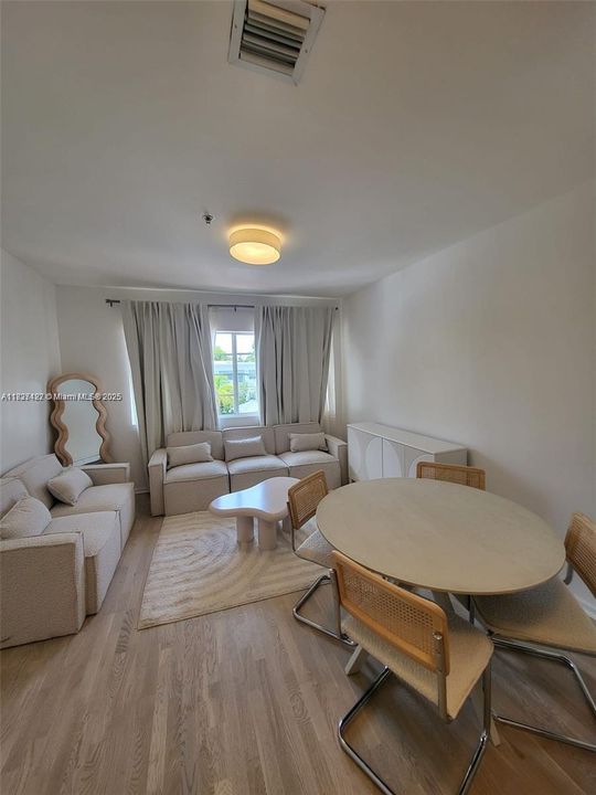 待售: $249,000 (1 贝兹, 1 浴室, 534 平方英尺)