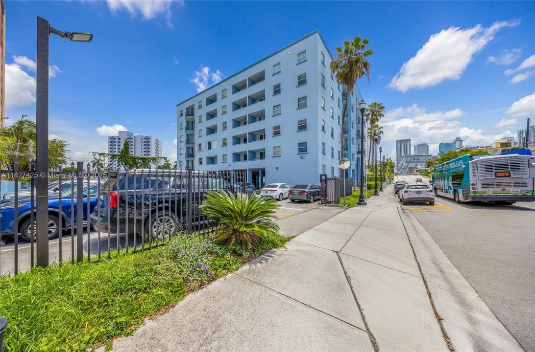Recently Sold: $210,000 (2 beds, 1 baths, 791 Square Feet)