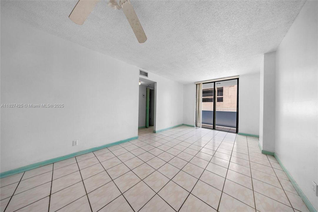 Recently Sold: $210,000 (2 beds, 1 baths, 791 Square Feet)