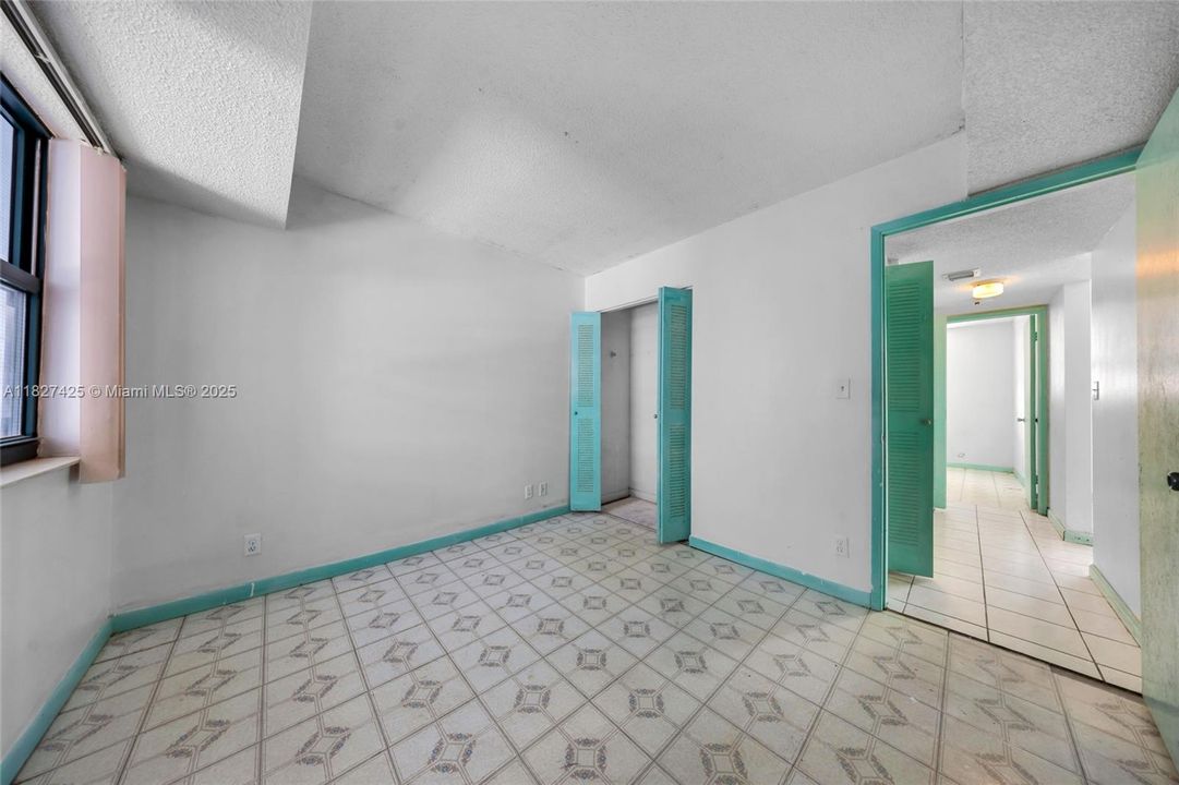 Recently Sold: $210,000 (2 beds, 1 baths, 791 Square Feet)