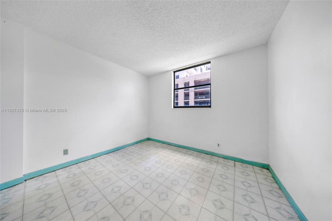 Recently Sold: $210,000 (2 beds, 1 baths, 791 Square Feet)