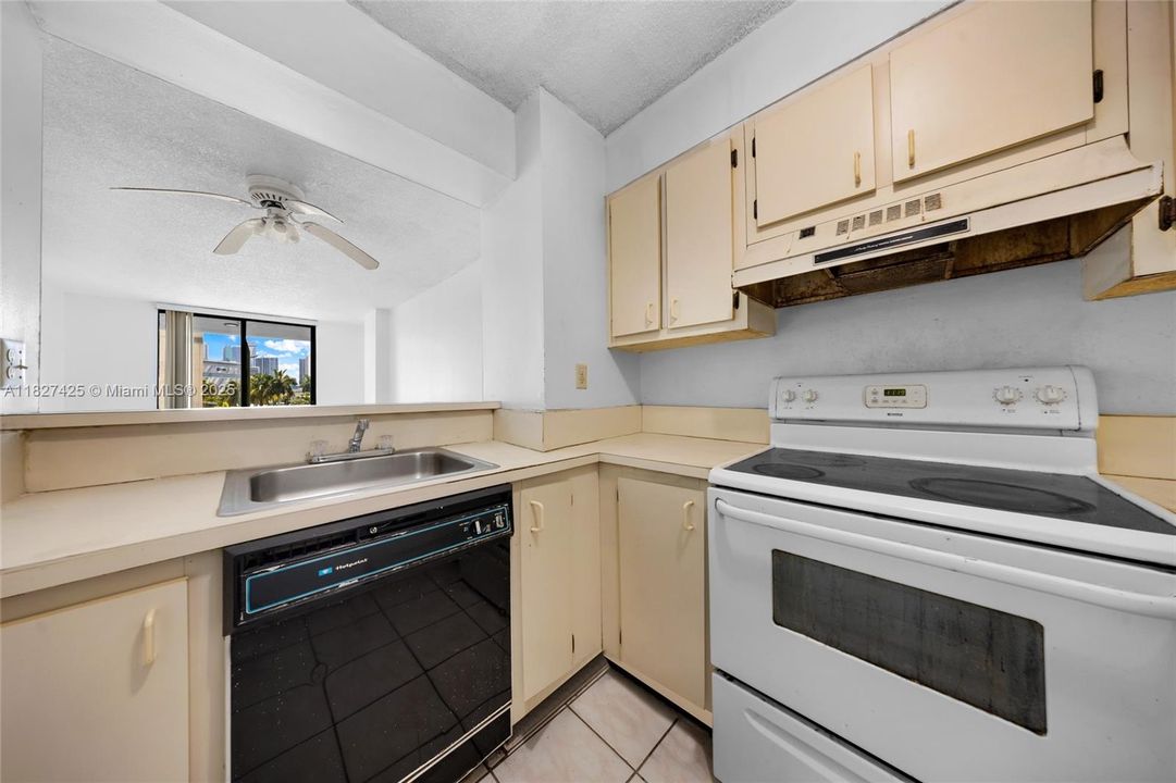 Recently Sold: $210,000 (2 beds, 1 baths, 791 Square Feet)