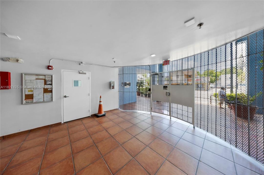 Recently Sold: $210,000 (2 beds, 1 baths, 791 Square Feet)