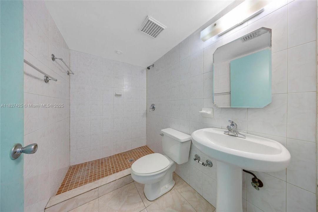 Recently Sold: $210,000 (2 beds, 1 baths, 791 Square Feet)