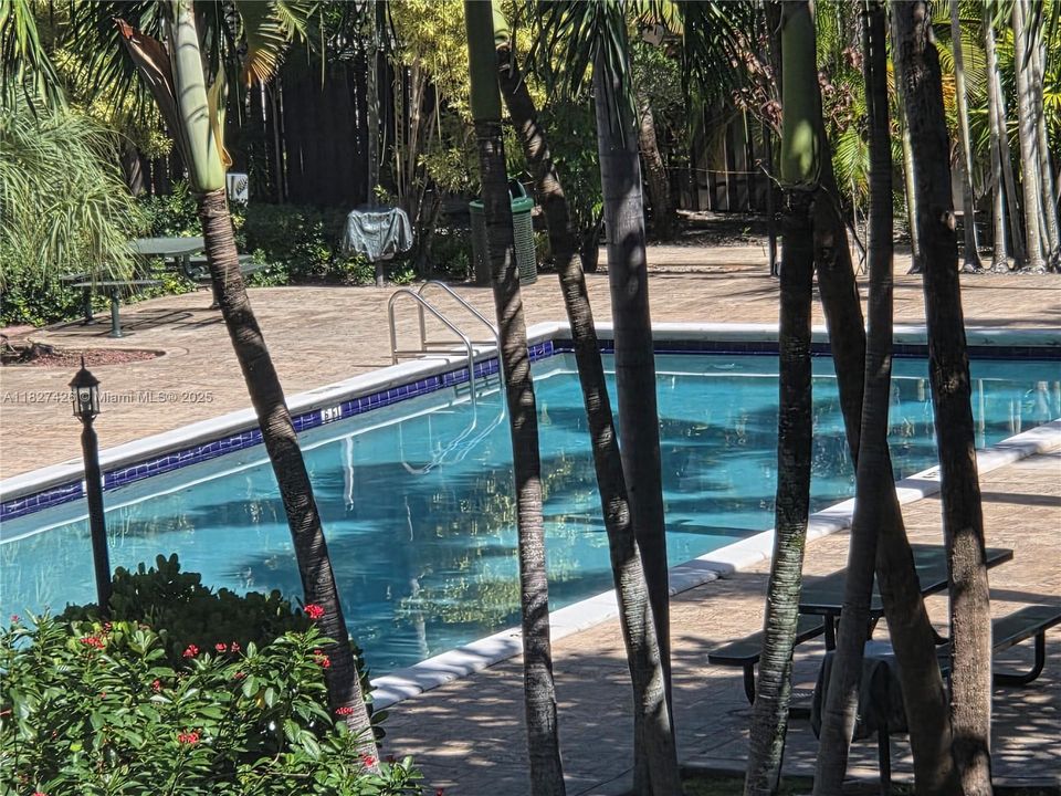 На продажу: $274,817 (1 спален, 1 ванн, 904 Квадратных фут)