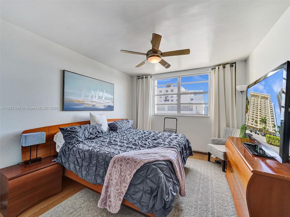 На продажу: $437,500 (2 спален, 2 ванн, 1360 Квадратных фут)