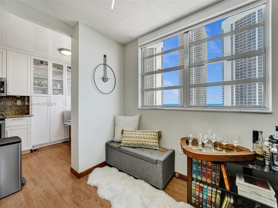 На продажу: $437,500 (2 спален, 2 ванн, 1360 Квадратных фут)