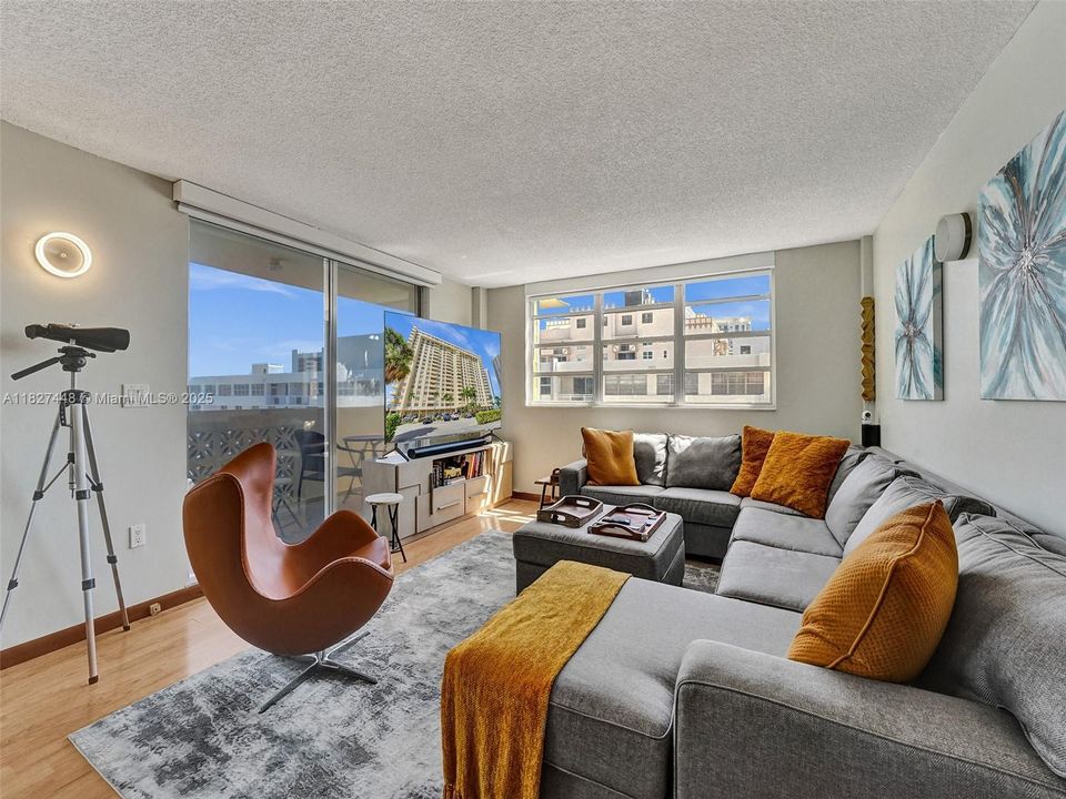 На продажу: $437,500 (2 спален, 2 ванн, 1360 Квадратных фут)