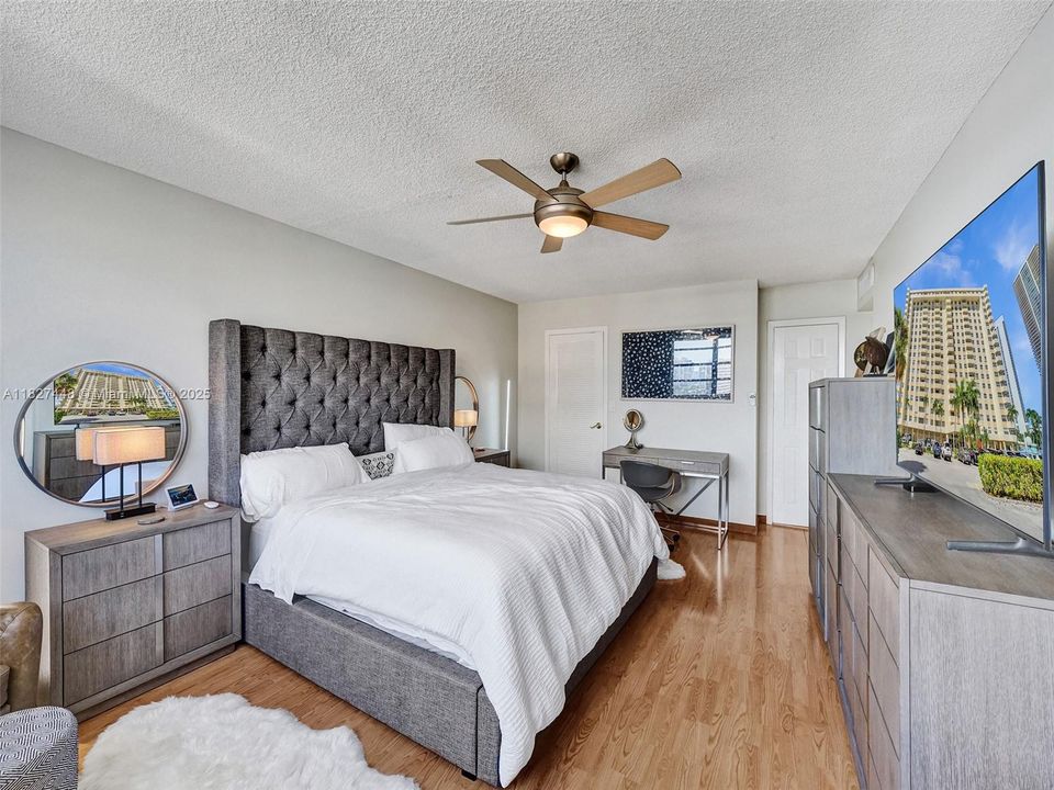 На продажу: $437,500 (2 спален, 2 ванн, 1360 Квадратных фут)