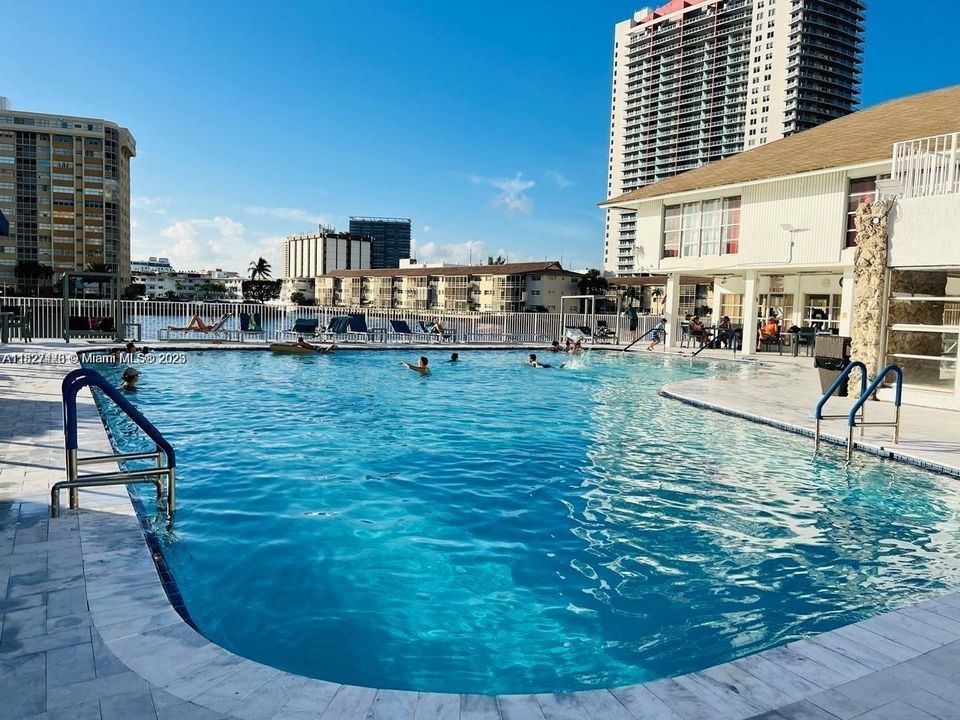 На продажу: $437,500 (2 спален, 2 ванн, 1360 Квадратных фут)