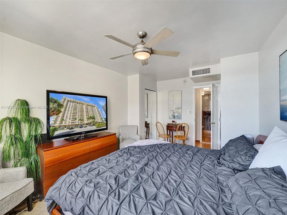 На продажу: $437,500 (2 спален, 2 ванн, 1360 Квадратных фут)