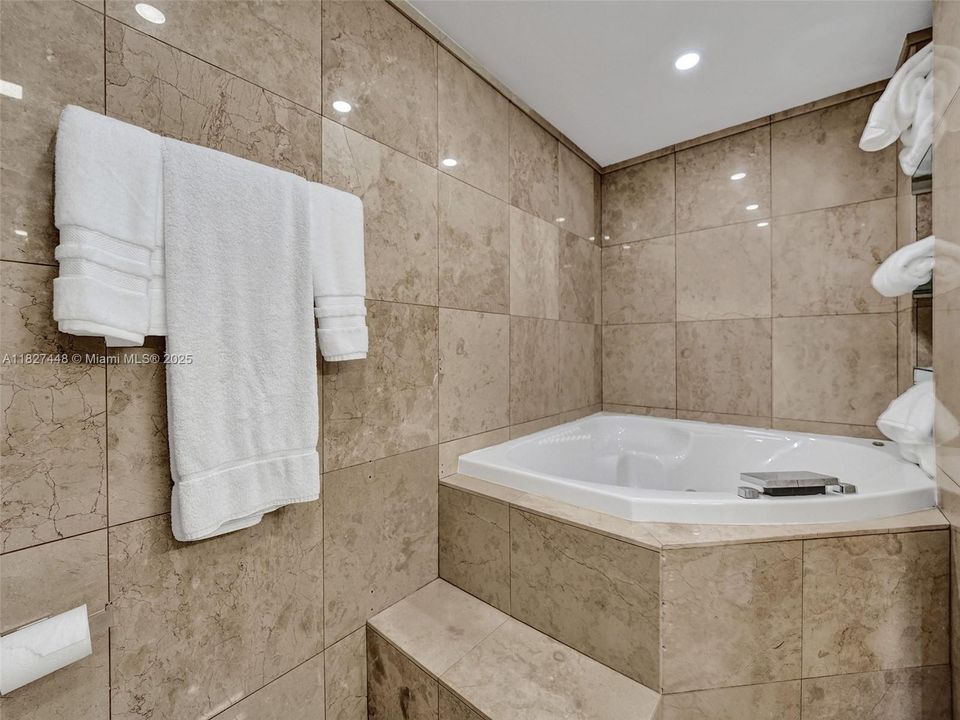 На продажу: $437,500 (2 спален, 2 ванн, 1360 Квадратных фут)