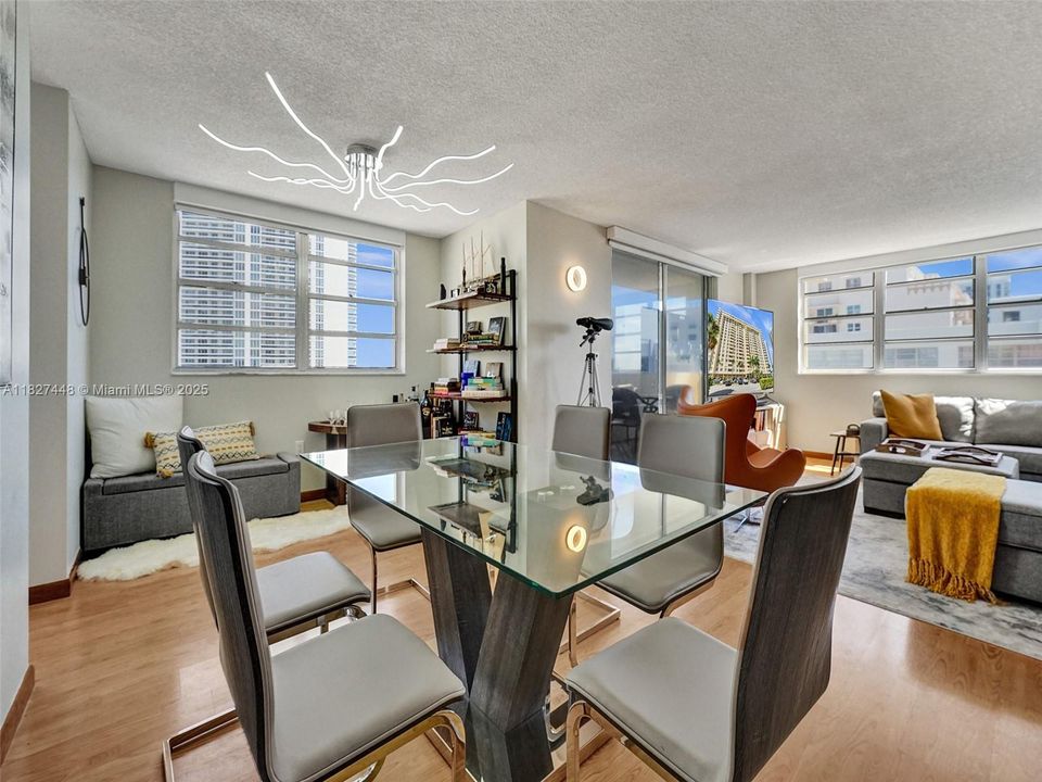 На продажу: $437,500 (2 спален, 2 ванн, 1360 Квадратных фут)