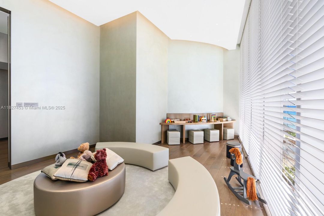 Vendido Recientemente: $5,990,000 (4 camas, 5 baños, 3255 Pies cuadrados)