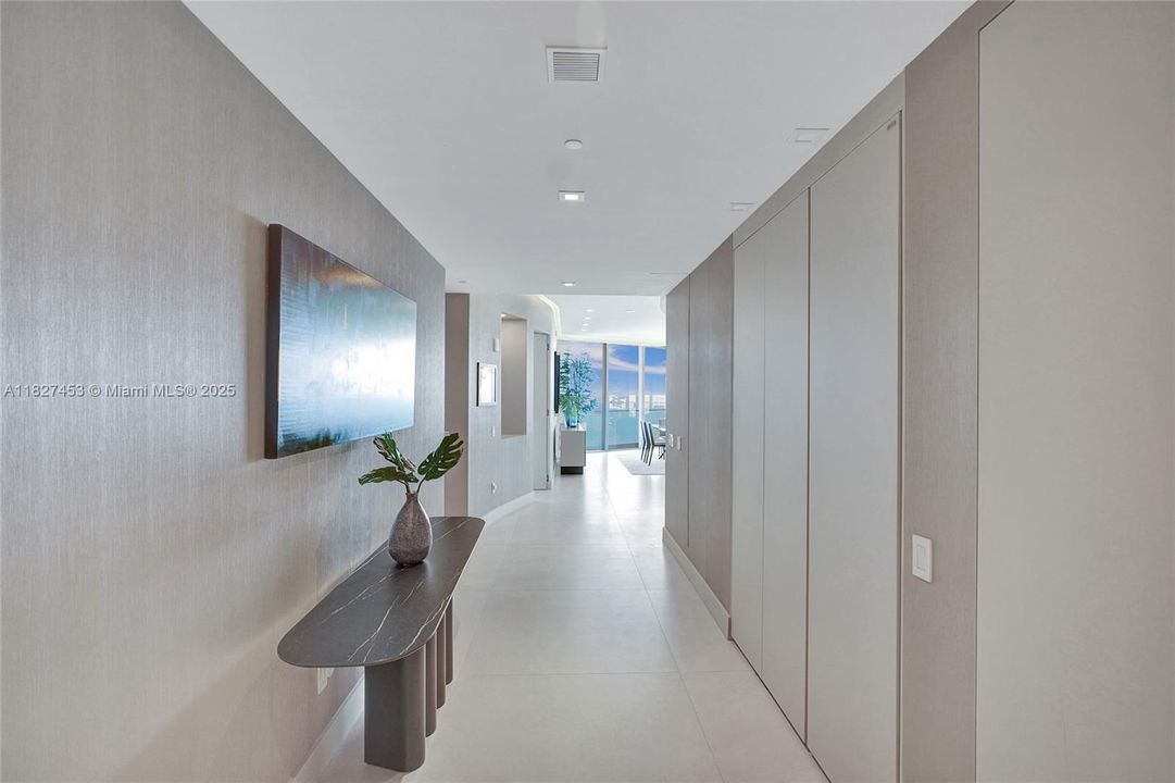 Vendido Recientemente: $5,990,000 (4 camas, 5 baños, 3255 Pies cuadrados)