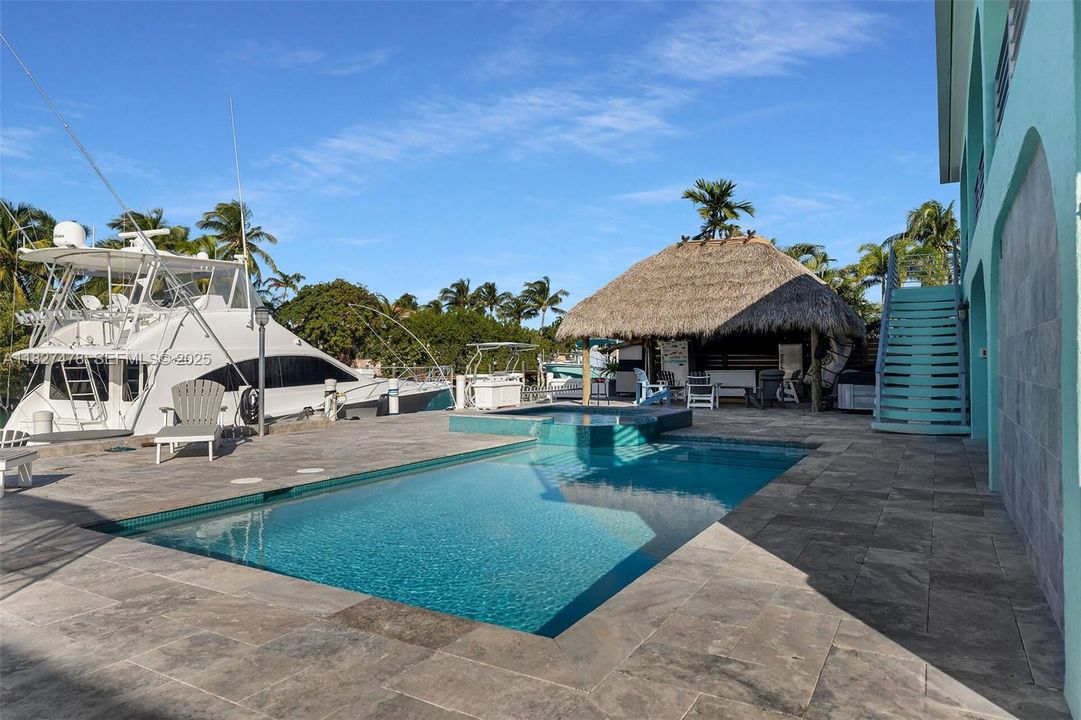 出租: $10,000 (3 贝兹, 3 浴室, 1596 平方英尺)