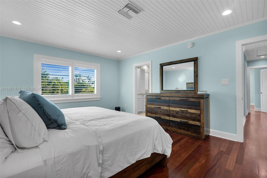 出租: $10,000 (3 贝兹, 3 浴室, 1596 平方英尺)